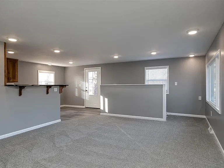 6863 Anderson Ave — Photo 12