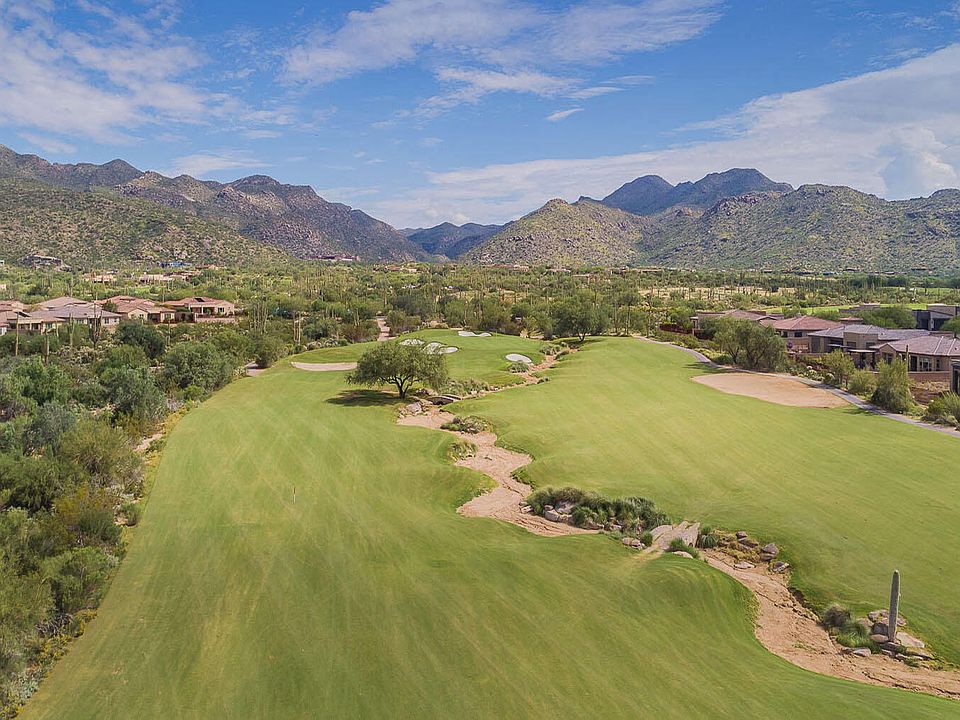 Golfers record an ace with their Whispering Creek views