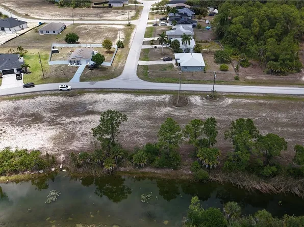925 NW 3rd Pl, Cape Coral, FL 33993