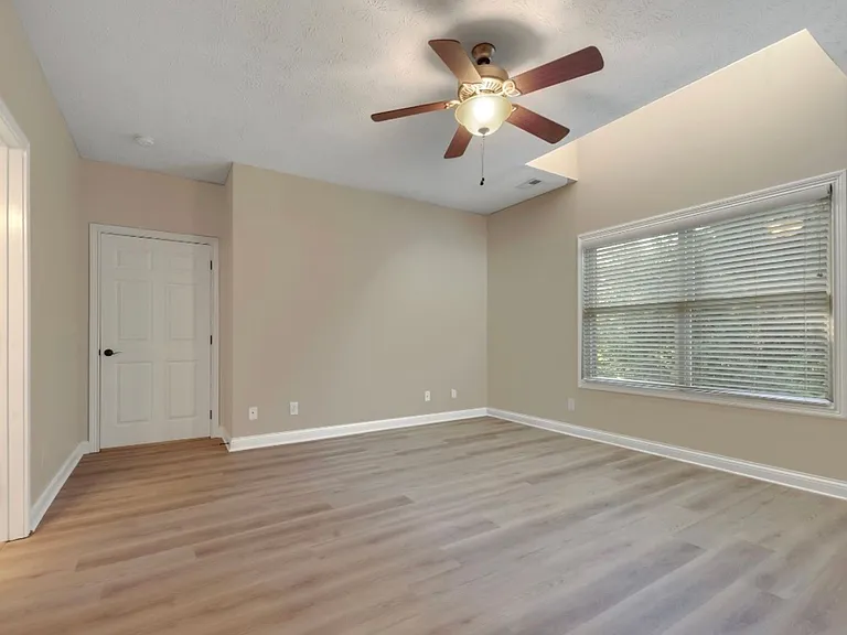 807 E Main St — Photo 27