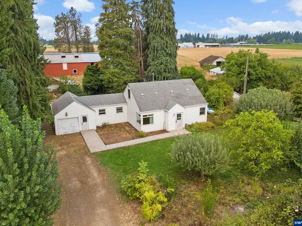 8885 Lakeside Dr NE, Salem, OR 97305