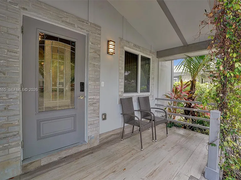 4541 SW 26th Ter — Photo 8