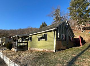 413 James St, Mannington, WV 26582