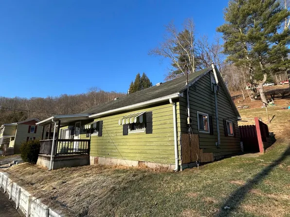 413 James St, Mannington, WV 26582