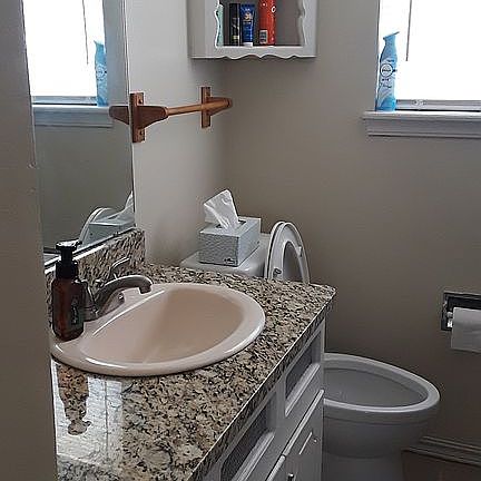 5th image of 517 SW 62nd Ter