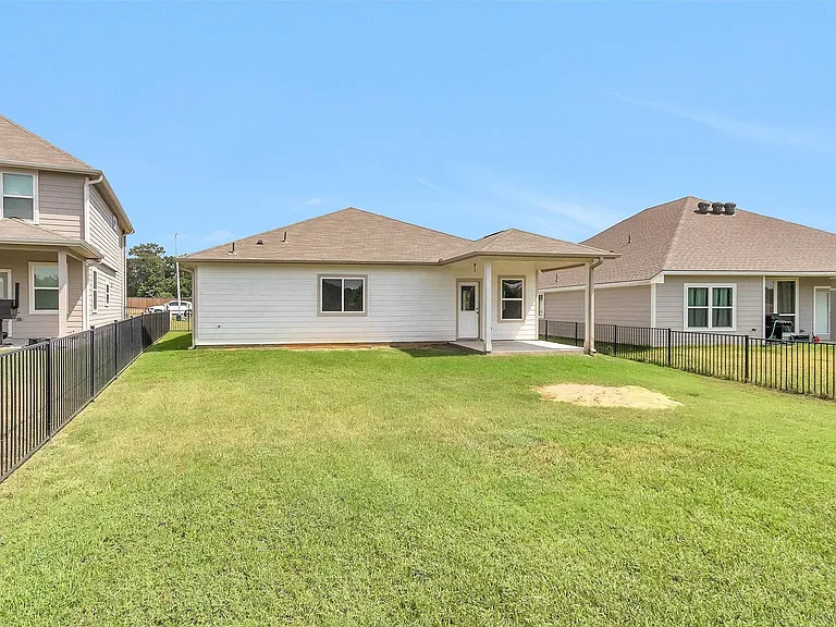 223 Shoreview Dr — Photo 36