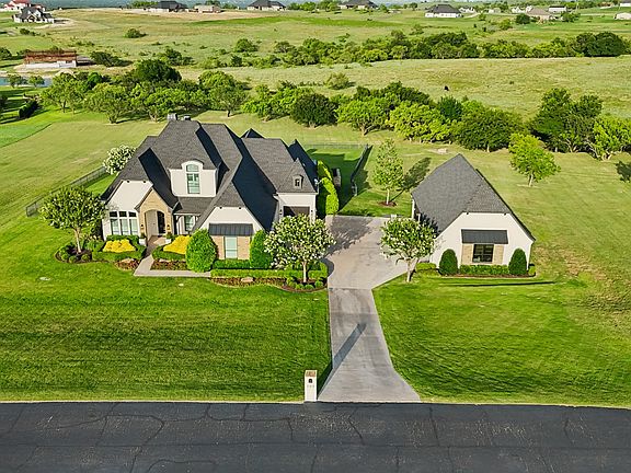 3rd image of 107 Brazos Ct