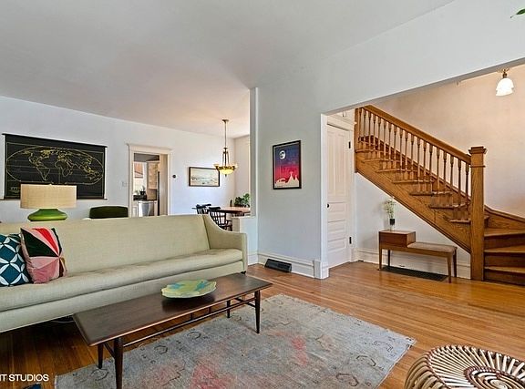 5th image of 953 N Leavitt St