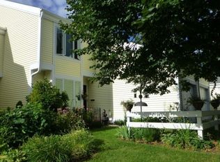 8 Red Cedar Trl, Madison, WI 53717