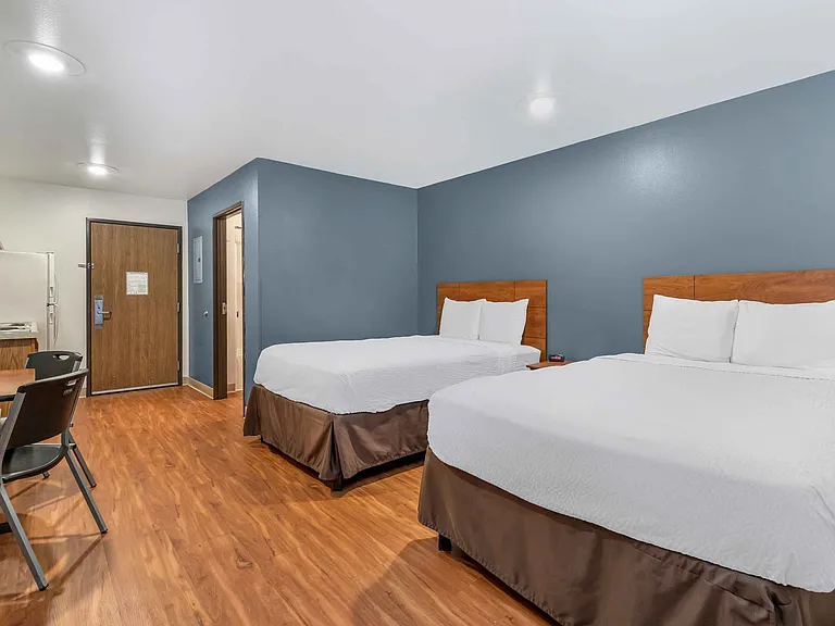 Studio Suite - 2 Full Beds