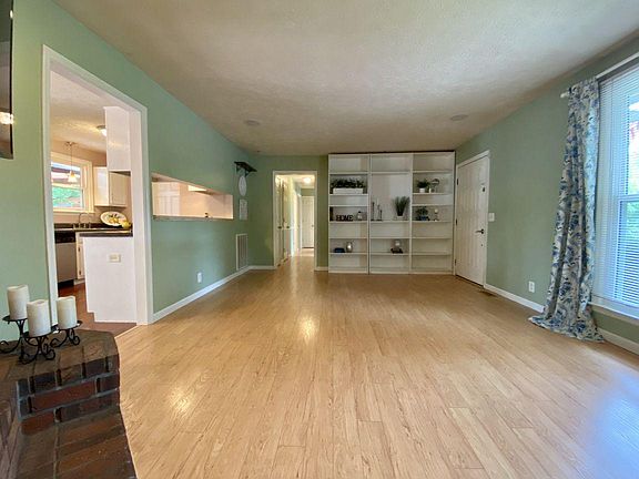 5th image of 102 Hillwood Ct