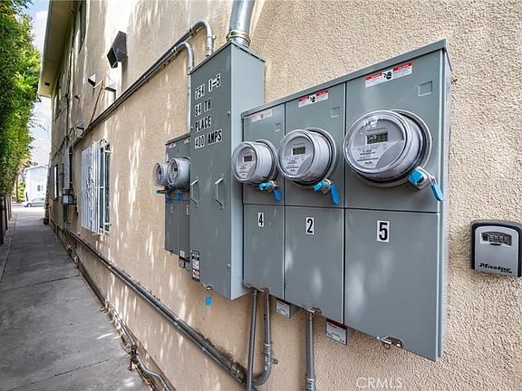 5th image of 754 E 84th Pl