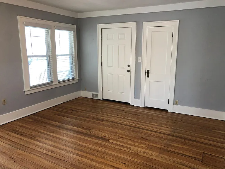 347 W Troy St — Photo 4