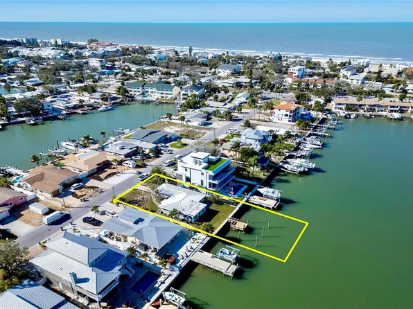 322 La Hacienda Dr, Indian Rocks Beach, FL 33785
