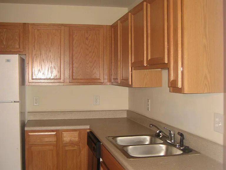 1021 Carlton Ave — Photo 3