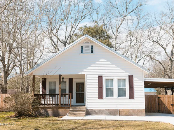 3021 Smith Dr, Gautier, MS 39553