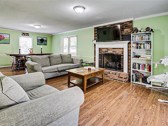 4th image of 734 Cheddington Dr