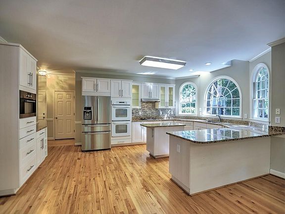 4th image of 3960 Brookline Dr
