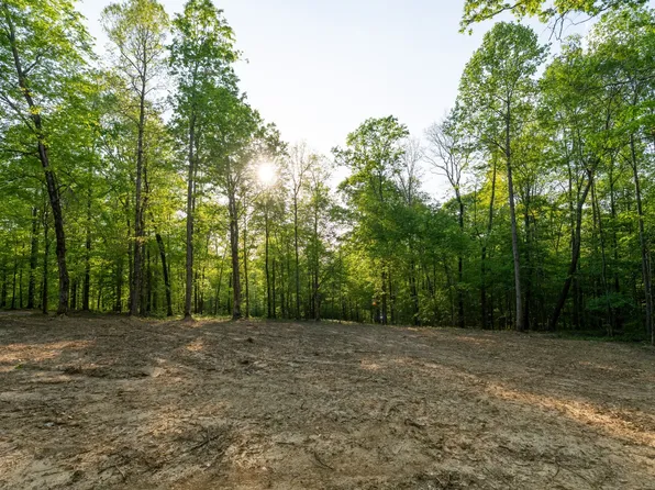 2 Pinewood Rd, Nunnelly, TN 37137