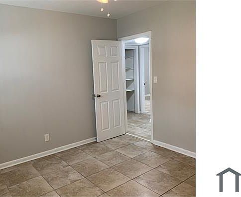 1st image of 3207 E Hanna Ave