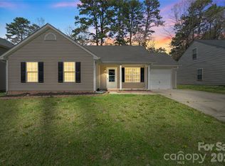 11434 Northwoods Forest Dr, Charlotte, NC 28214