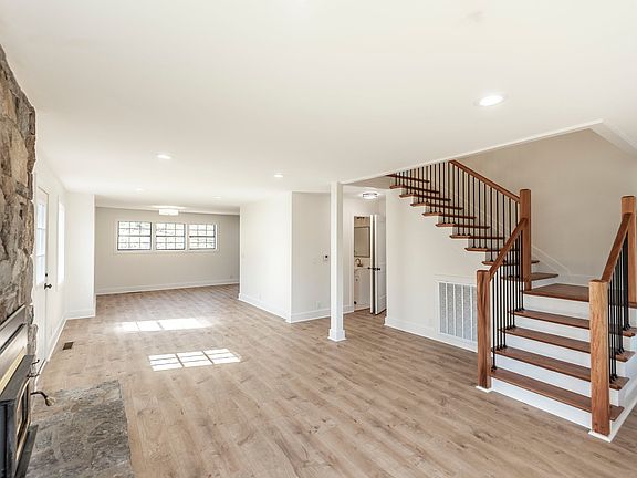20th image of 655 Cummings Ln