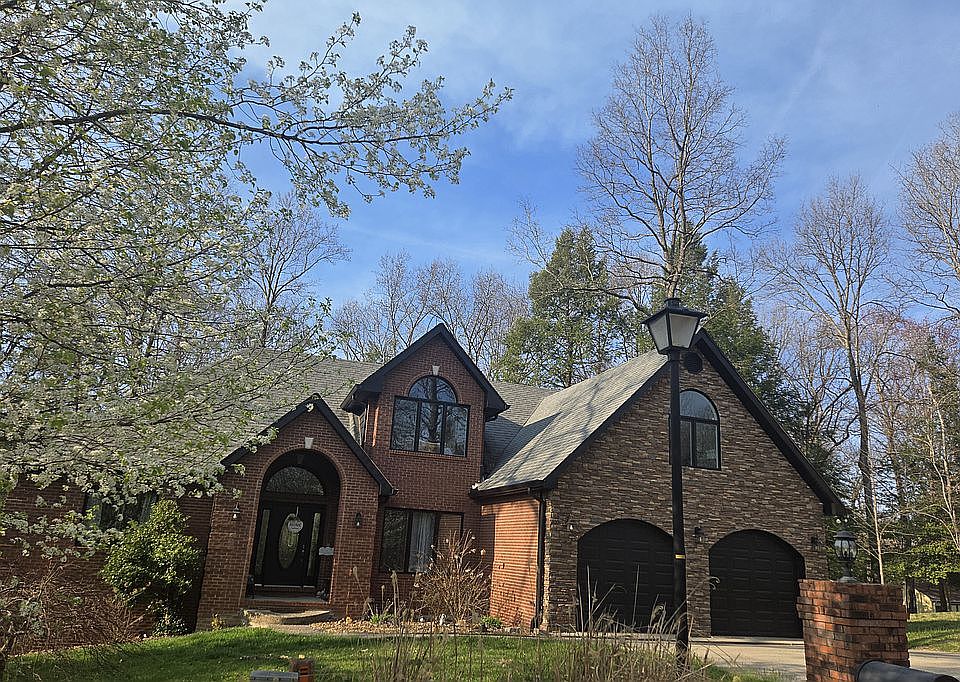 1st image of 90 Briar Dr
