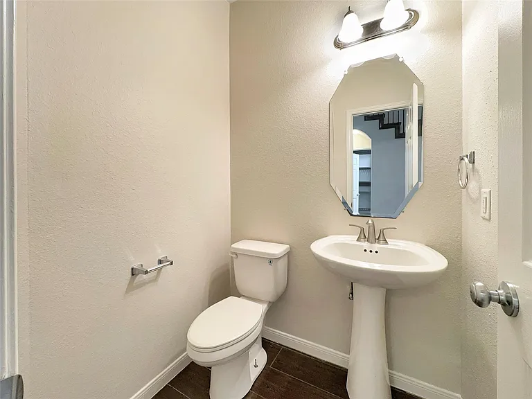 8311 Bay Oaks Dr — Photo 9