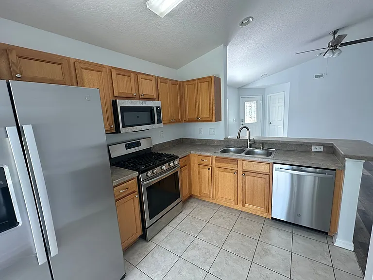 6010 Skylarkcrest Dr — Photo 3