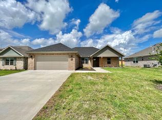 915 Fair Oaks St, Tontitown, AR 72762