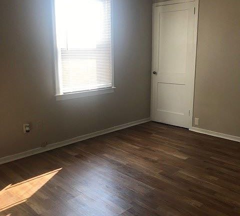 2nd image of 839 Valerie Ln