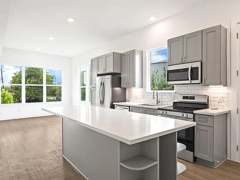 4602 Clay St #B — Photo 3
