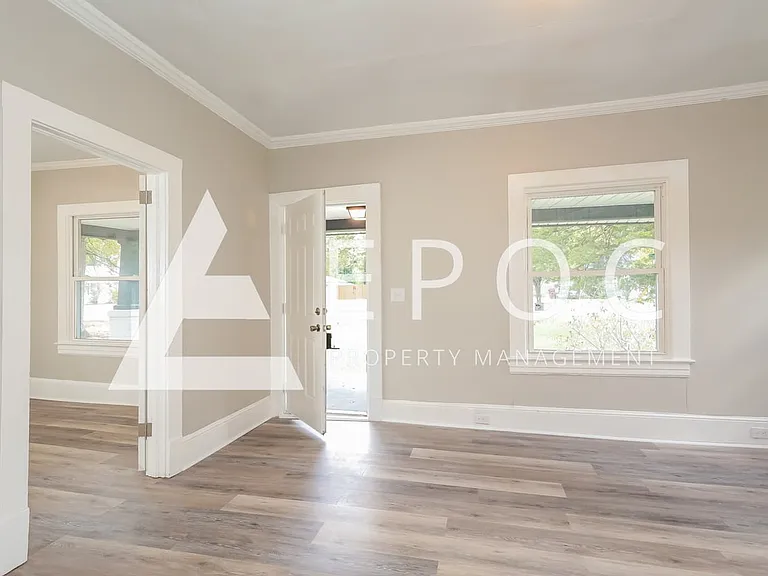 1010 Gordon St — Photo 8