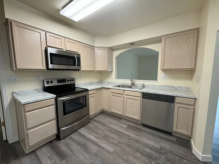 6955 Bonnie Brae Ln — Photo 8