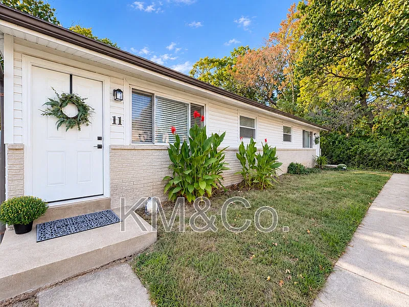 2 bed, 1.0 bath, 820 sqft, $1,425 — Photo 2