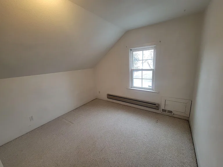 1071 Lincoln Ln — Photo 9