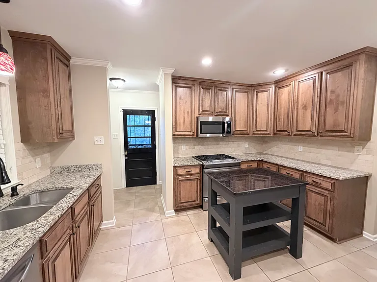 4922 Amboy Rd — Photo 4