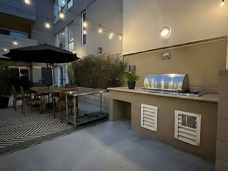 Cahuenga Place — Photo 13