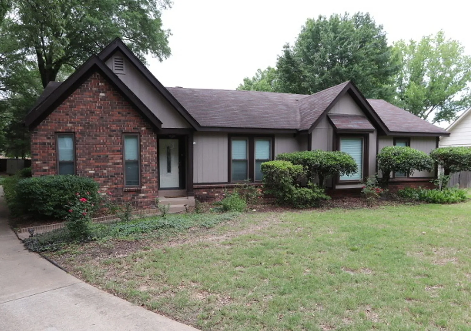 Quiet Neighborhood Just Off Kimbrough In Germantown — Photo 1