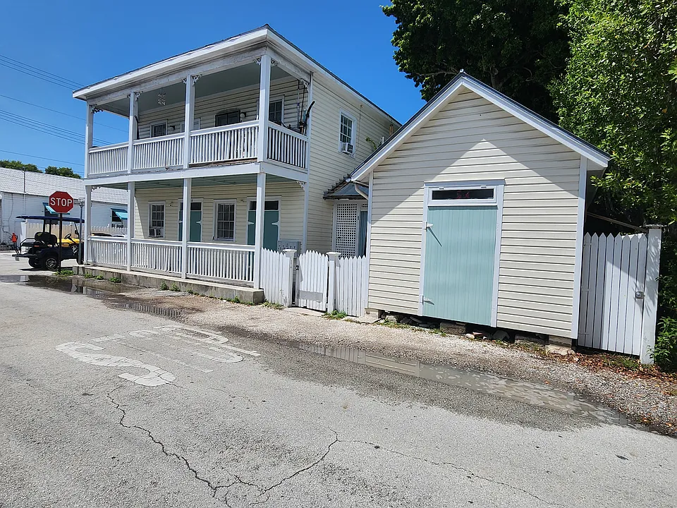 1128 Packer St #1