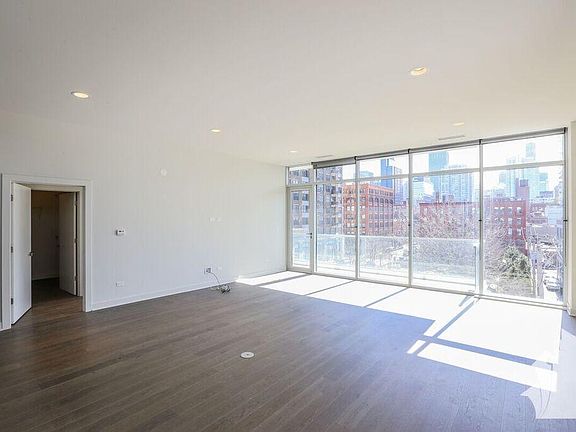 3rd image of 858 N Franklin St #4th