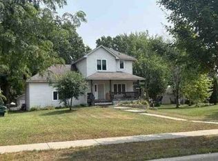 208 N Maple St, Chaska, MN 55318