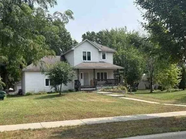 208 N Maple St, Chaska, MN 55318