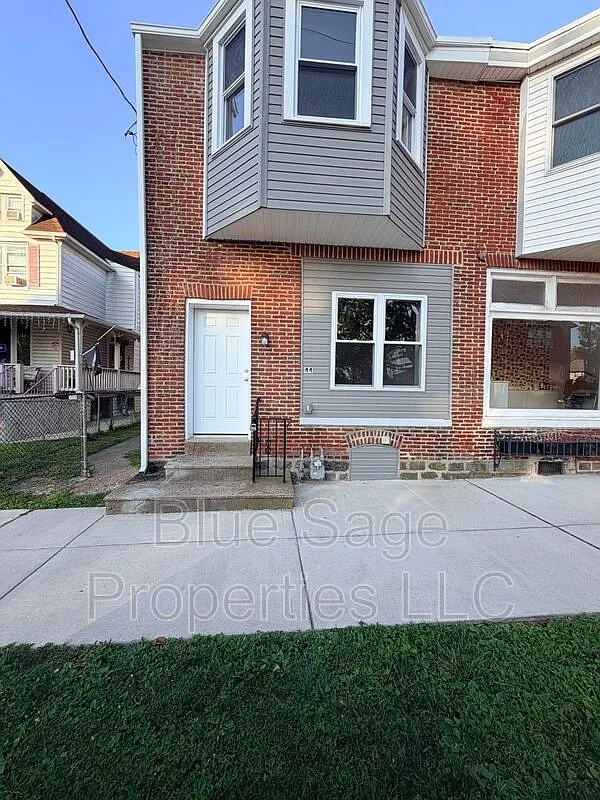 4 bed, 2.0 bath, 1622 sqft, $2,195 — Photo 1