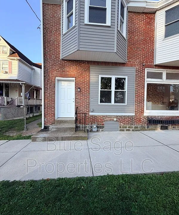 44 W Winona Ave