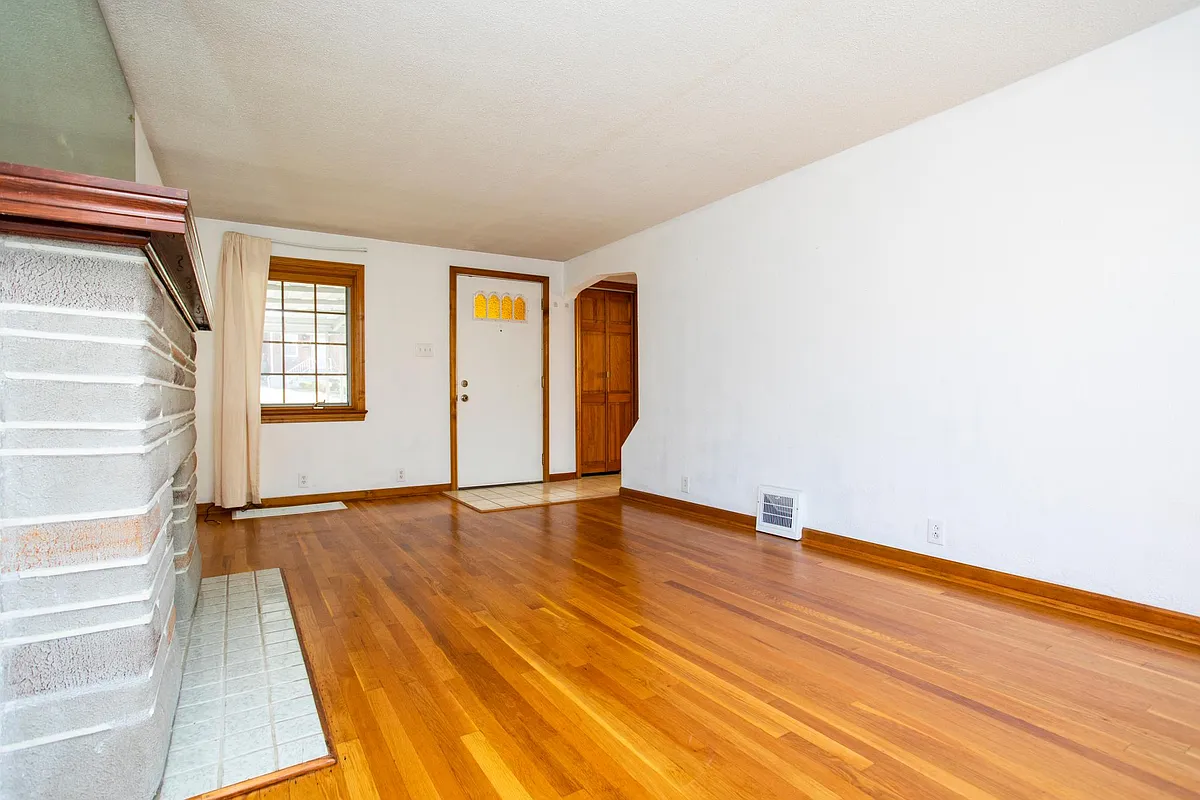 Building Photo - 105 E Manilla Ave