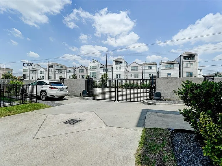 8409 Hempstead Rd #A — Photo 36