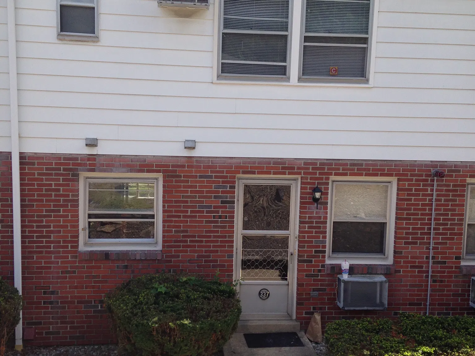 323-349 E Walnut St — Photo 4