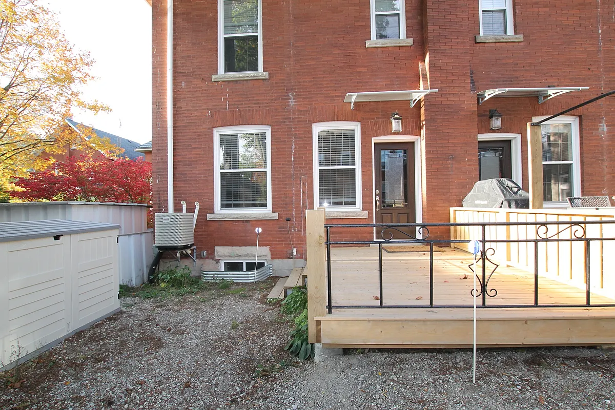 Building Photo - 209B Paisley St #B