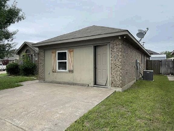 3rd image of 720 Lakeview Dr